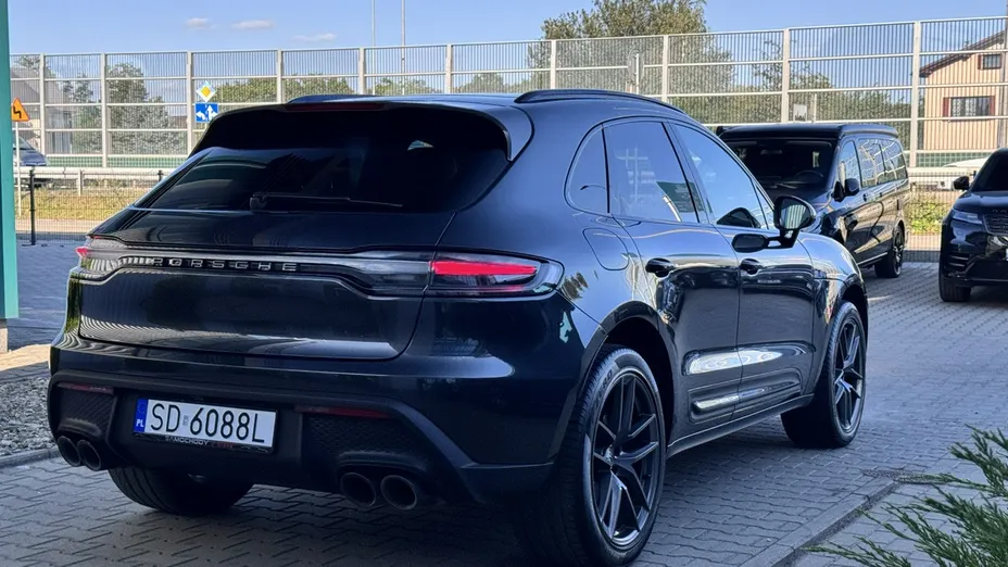 PORSCHE Macan -