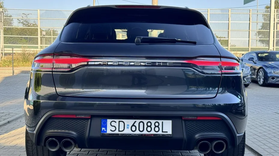 PORSCHE Macan -