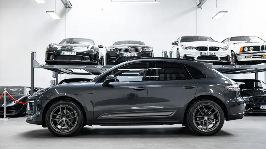 PORSCHE Macan -