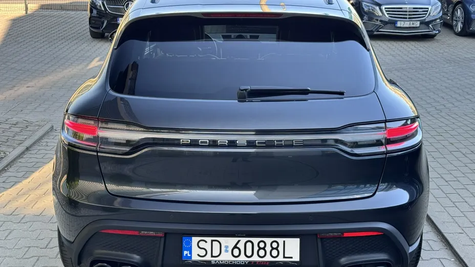 PORSCHE Macan -