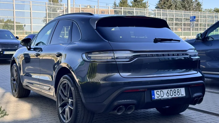 PORSCHE Macan -