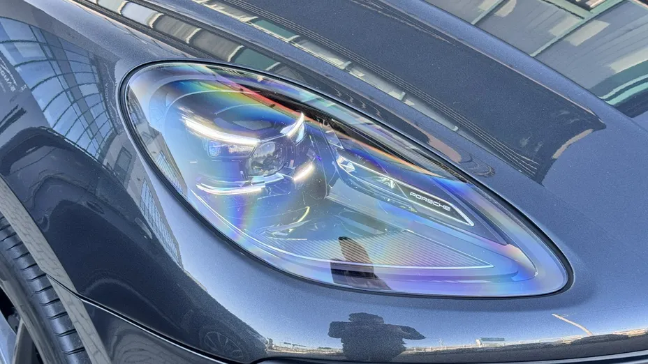 PORSCHE Macan -