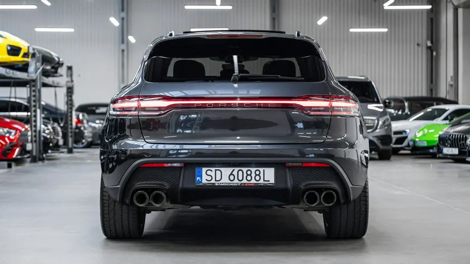PORSCHE Macan -