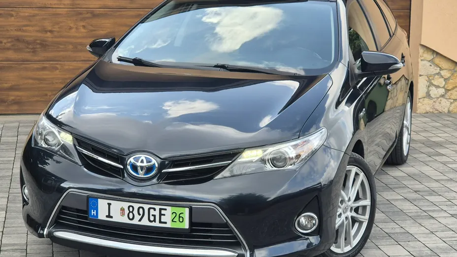 TOYOTA Auris -
