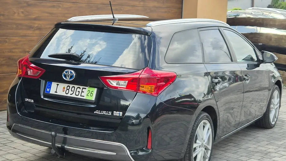 TOYOTA Auris -