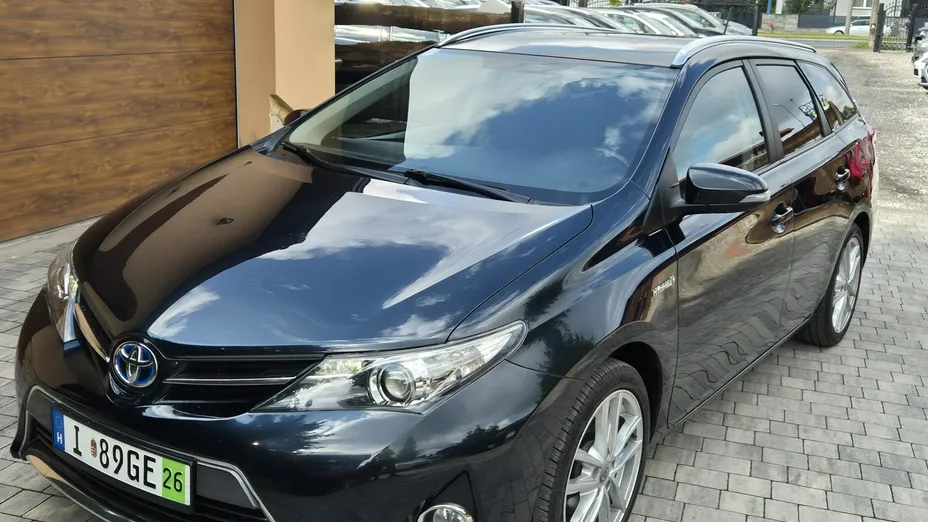 TOYOTA Auris -
