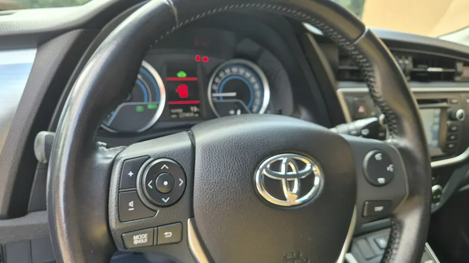 TOYOTA Auris -