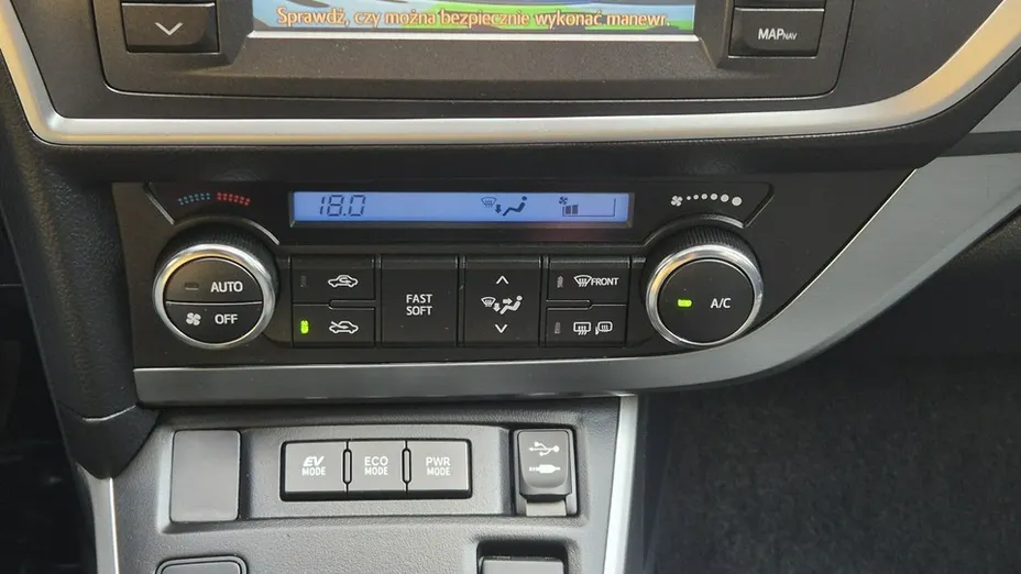 TOYOTA Auris -