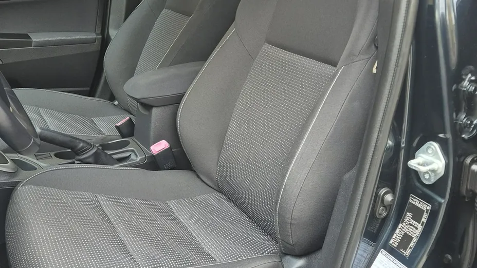 TOYOTA Auris -