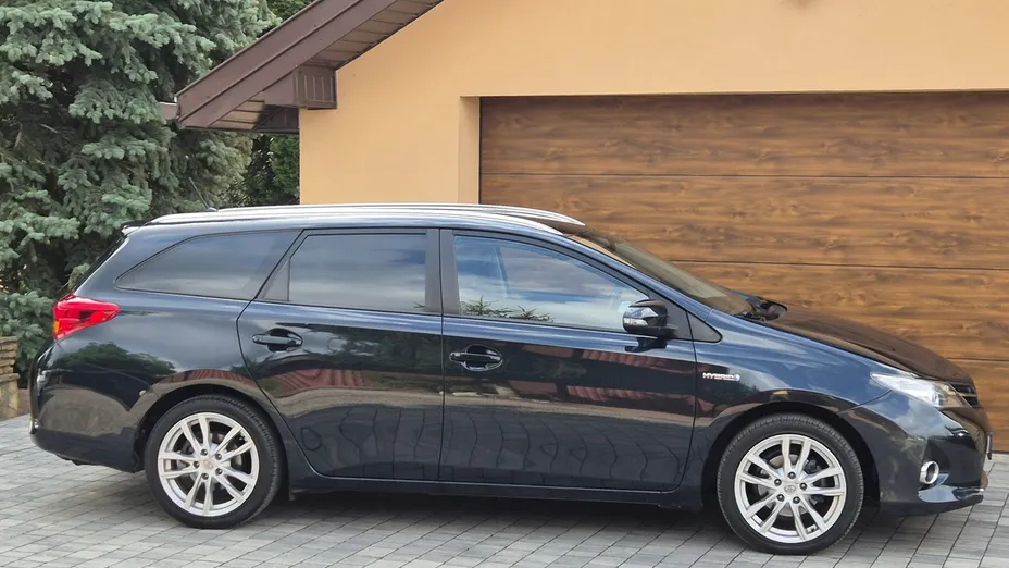 TOYOTA Auris -
