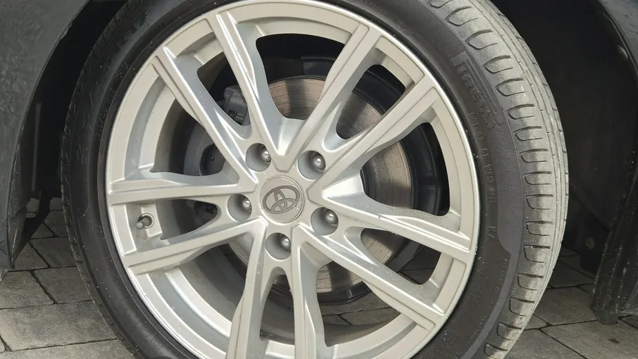 TOYOTA Auris -