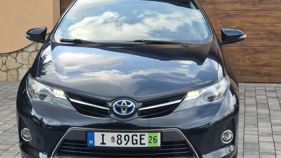 TOYOTA Auris -