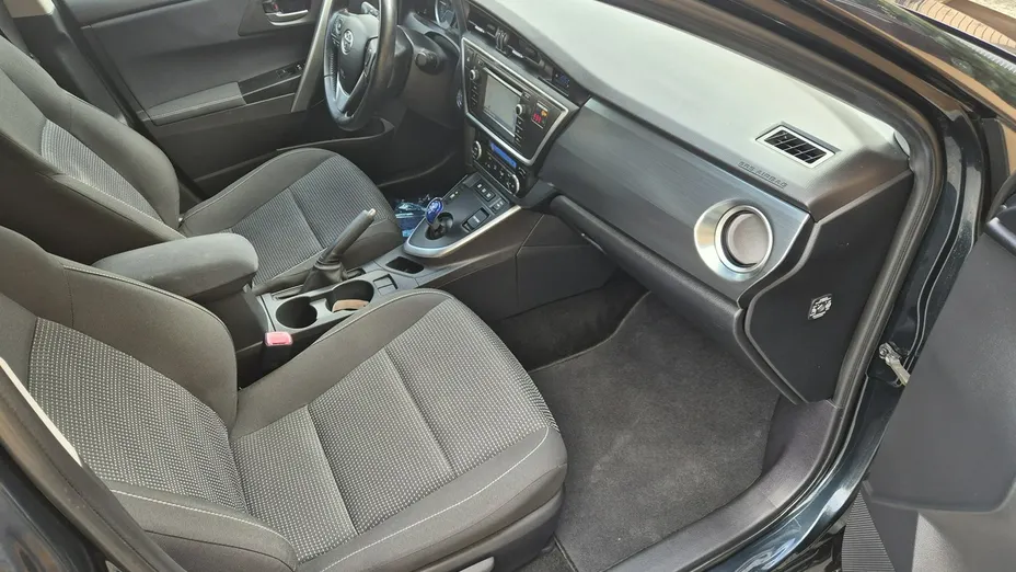 TOYOTA Auris -