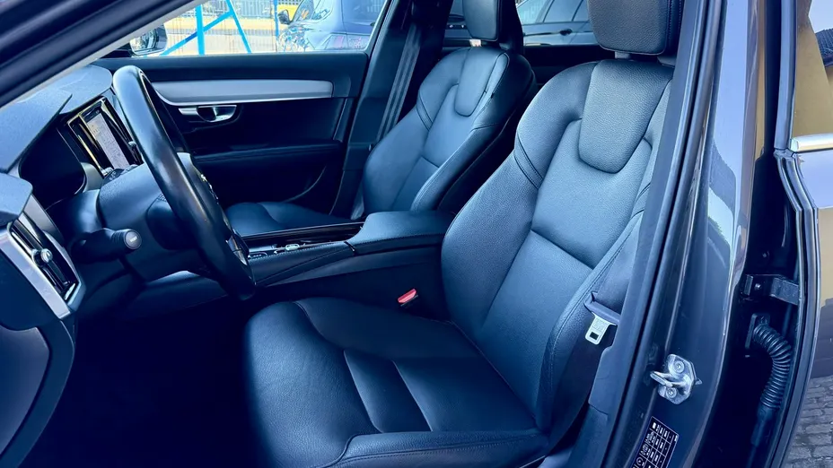 VOLVO V90 -