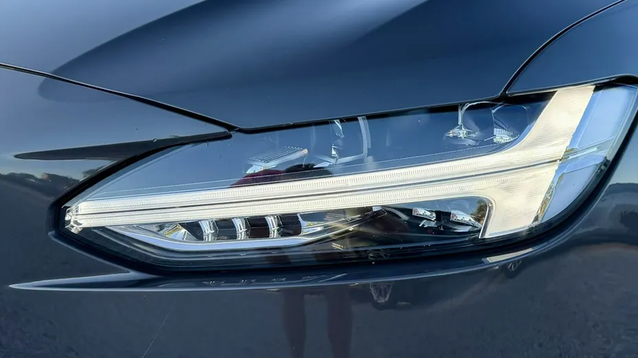 VOLVO V90 -