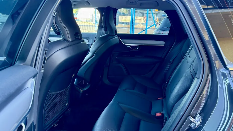 VOLVO V90 -