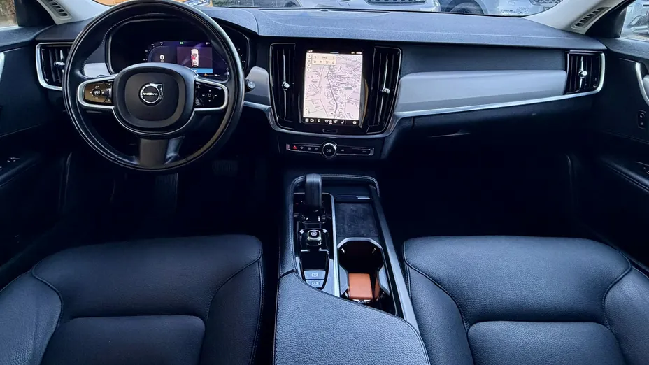 VOLVO V90 -