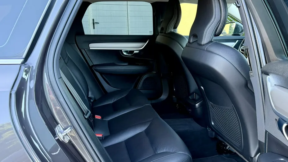 VOLVO V90 -
