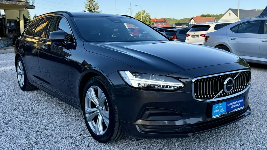 VOLVO V90 -