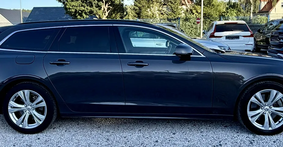 VOLVO V90 -