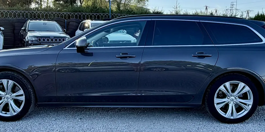 VOLVO V90 -