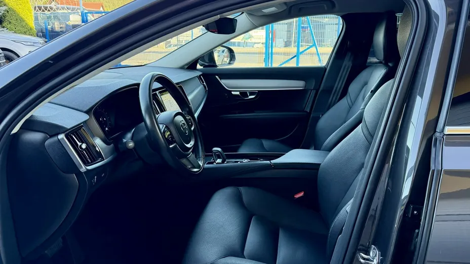VOLVO V90 -