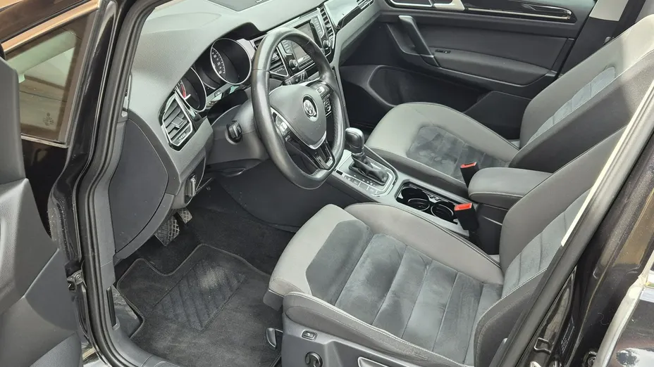 VOLKSWAGEN Golf Sportsvan -