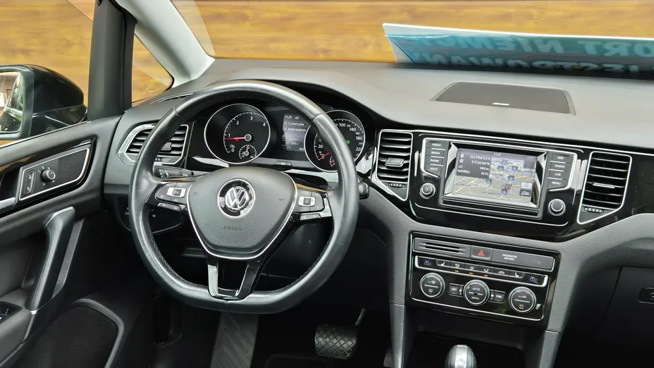 VOLKSWAGEN Golf Sportsvan -