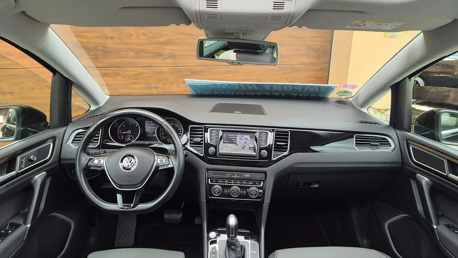 VOLKSWAGEN Golf Sportsvan -