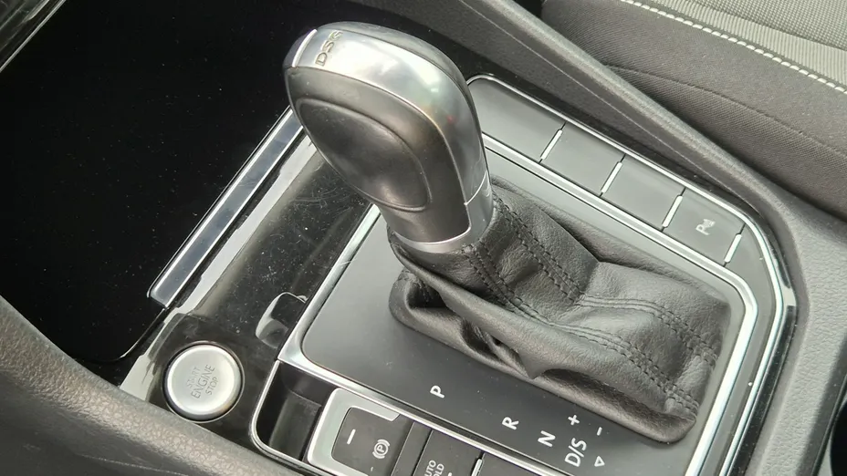 VOLKSWAGEN Golf Sportsvan -