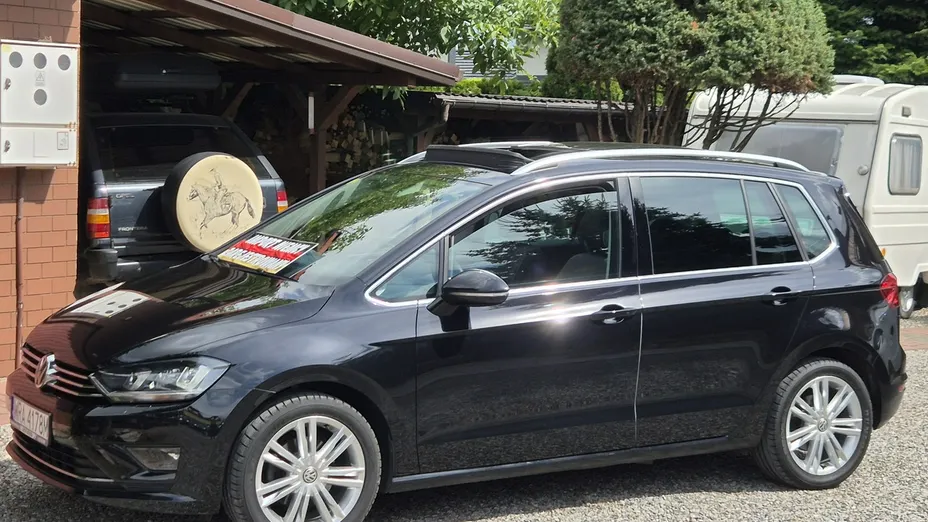 VOLKSWAGEN Golf Sportsvan -