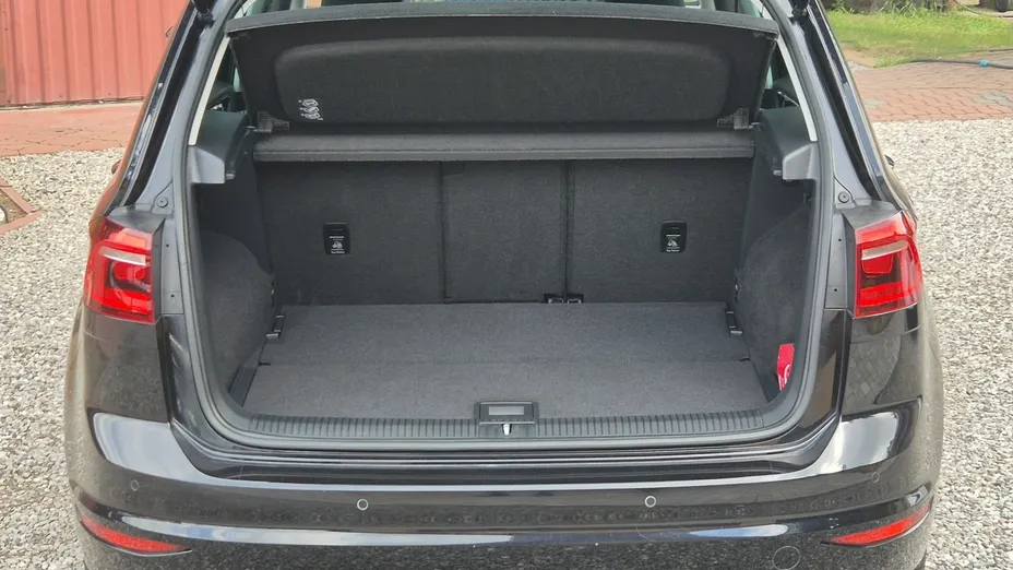 VOLKSWAGEN Golf Sportsvan -