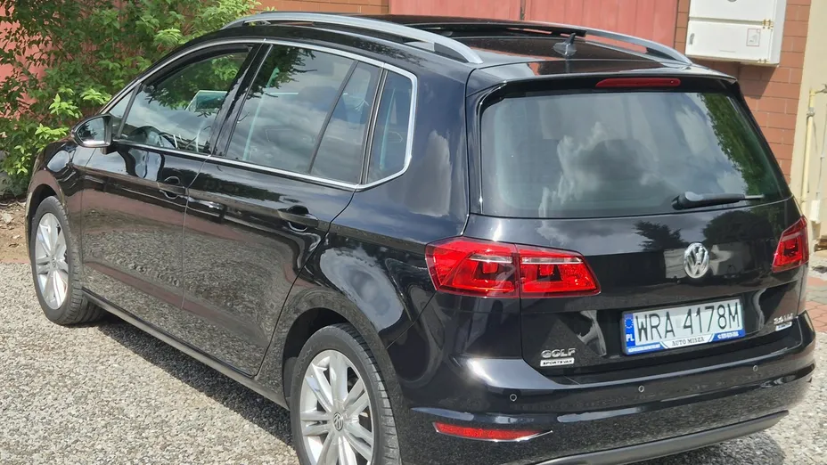 VOLKSWAGEN Golf Sportsvan -