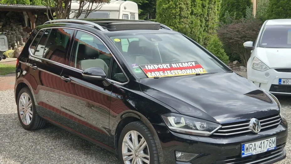 VOLKSWAGEN Golf Sportsvan -