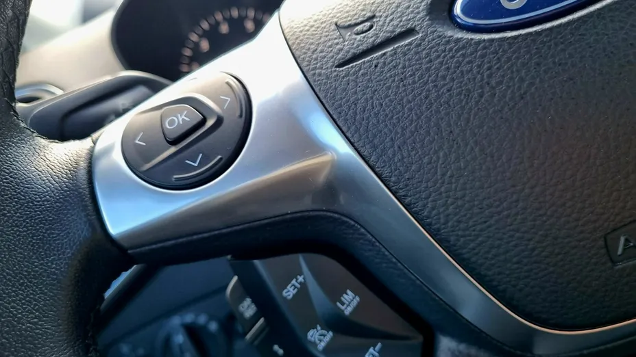 FORD Kuga -