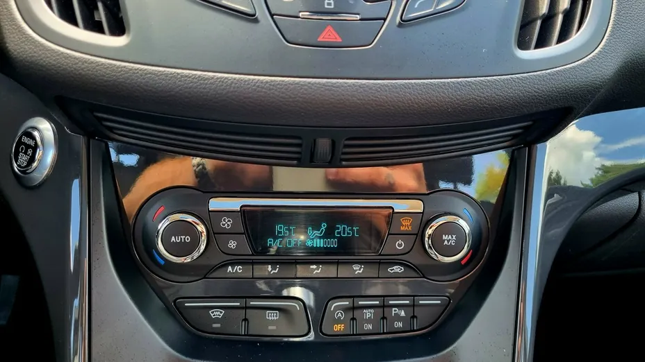 FORD Kuga -