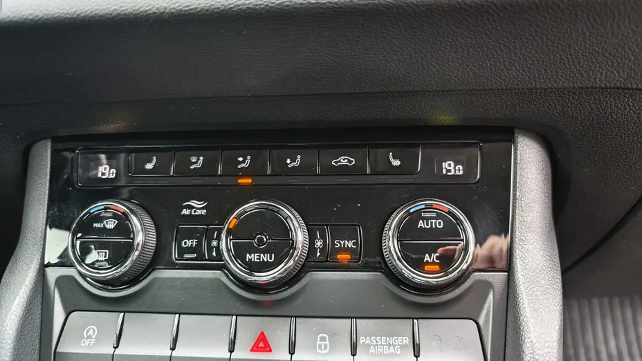 SKODA Karoq -