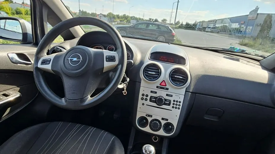 OPEL Corsa -