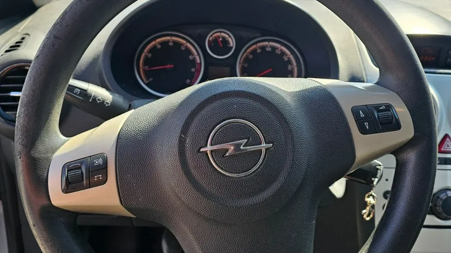 OPEL Corsa -