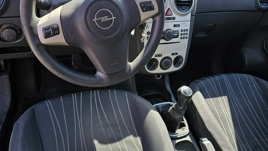 OPEL Corsa -