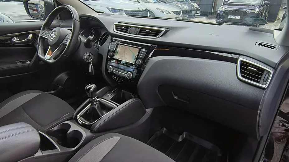 NISSAN Qashqai -