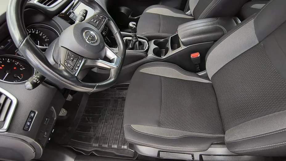 NISSAN Qashqai -