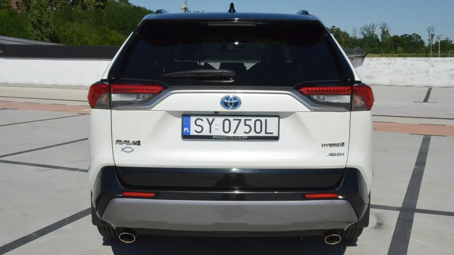 TOYOTA RAV4 -