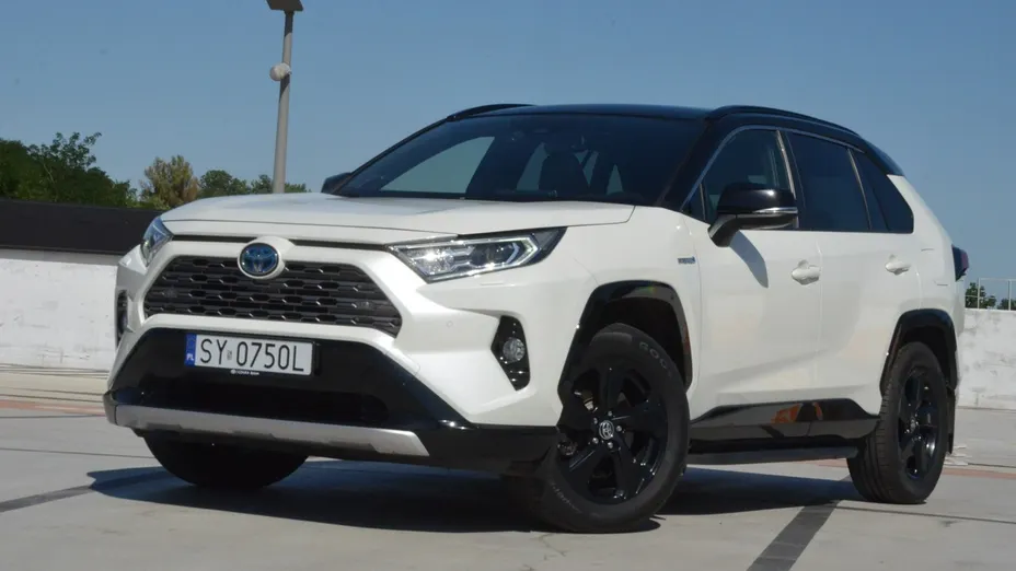 TOYOTA RAV4 -