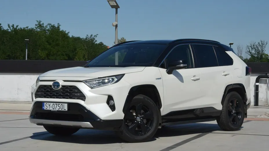 TOYOTA RAV4 -