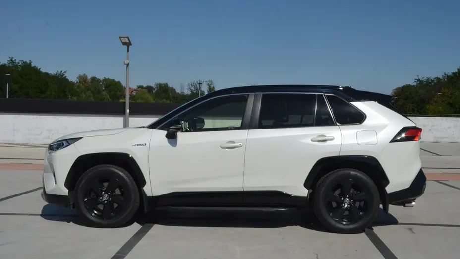 TOYOTA RAV4 -