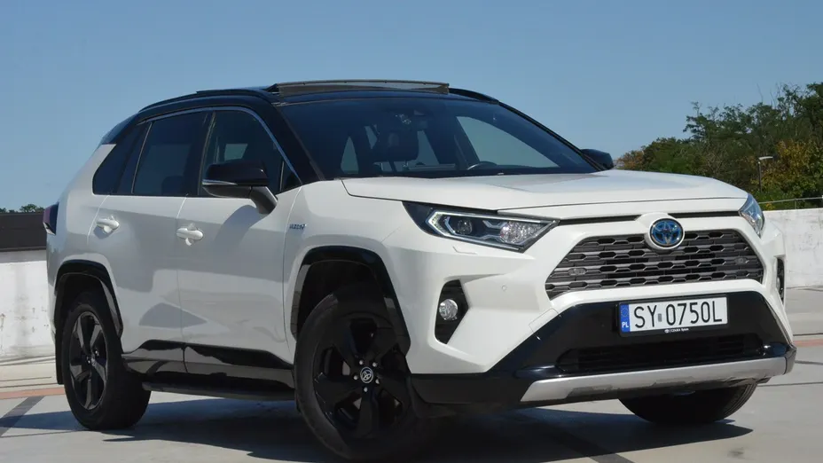 TOYOTA RAV4 -
