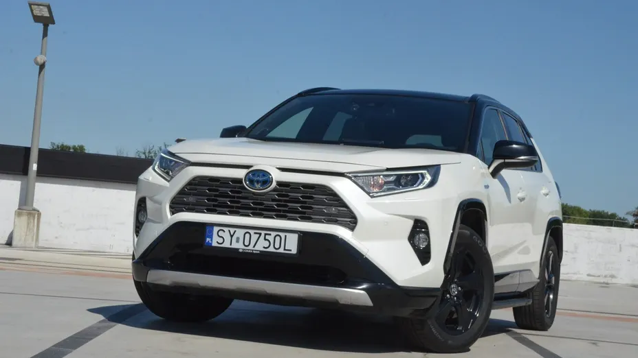TOYOTA RAV4 -