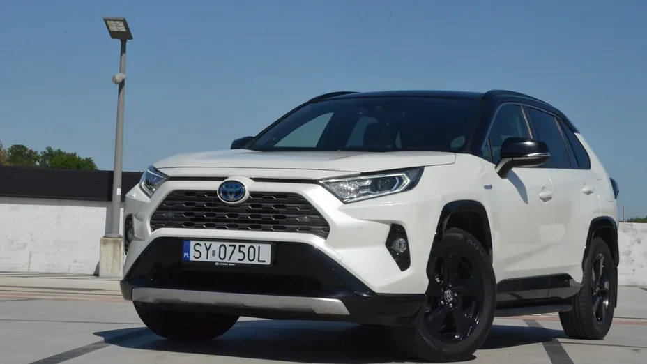 TOYOTA RAV4 -