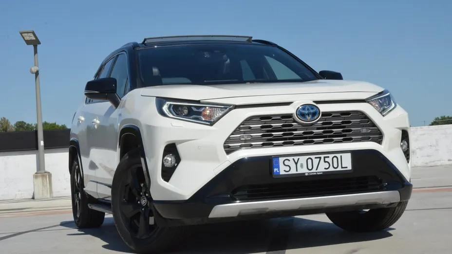 TOYOTA RAV4 -